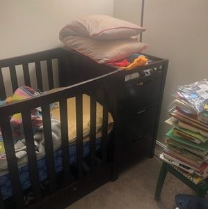 3 in 1 baby crib/ bed..Dresser with mirror